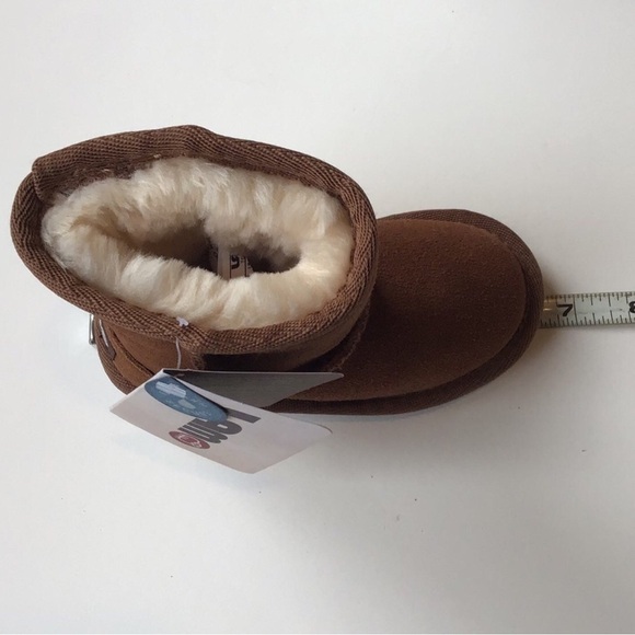 Lamo NWT NWB toddler fur boots. - Picture 11 of 11